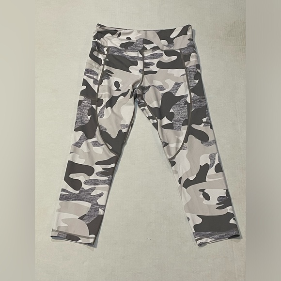 Zyia Active Grey White Camo Cropped Legging Pocket Light-N-Tight High Rise Sz XL - Picture 2 of 3